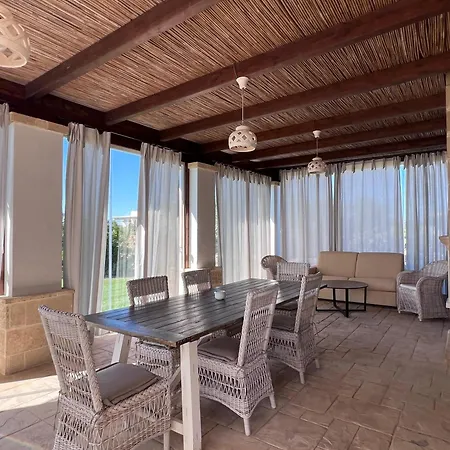 Mary Con Idromassaggio E Accesso In Piscina Villa