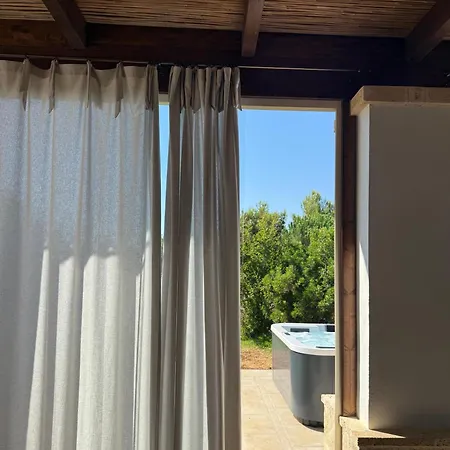 Mary Con Idromassaggio E Accesso In Piscina Willa